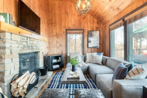 Fontana by AvantStay Gorgeous Mountain Cabin w Views Hot Tub Game Room